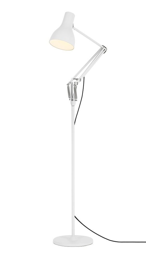 Weiße Type 75 Anglepoise Stehleuchte mit verstellbarem Arm und Lampenschirm für Wohnzimmer und Büro.