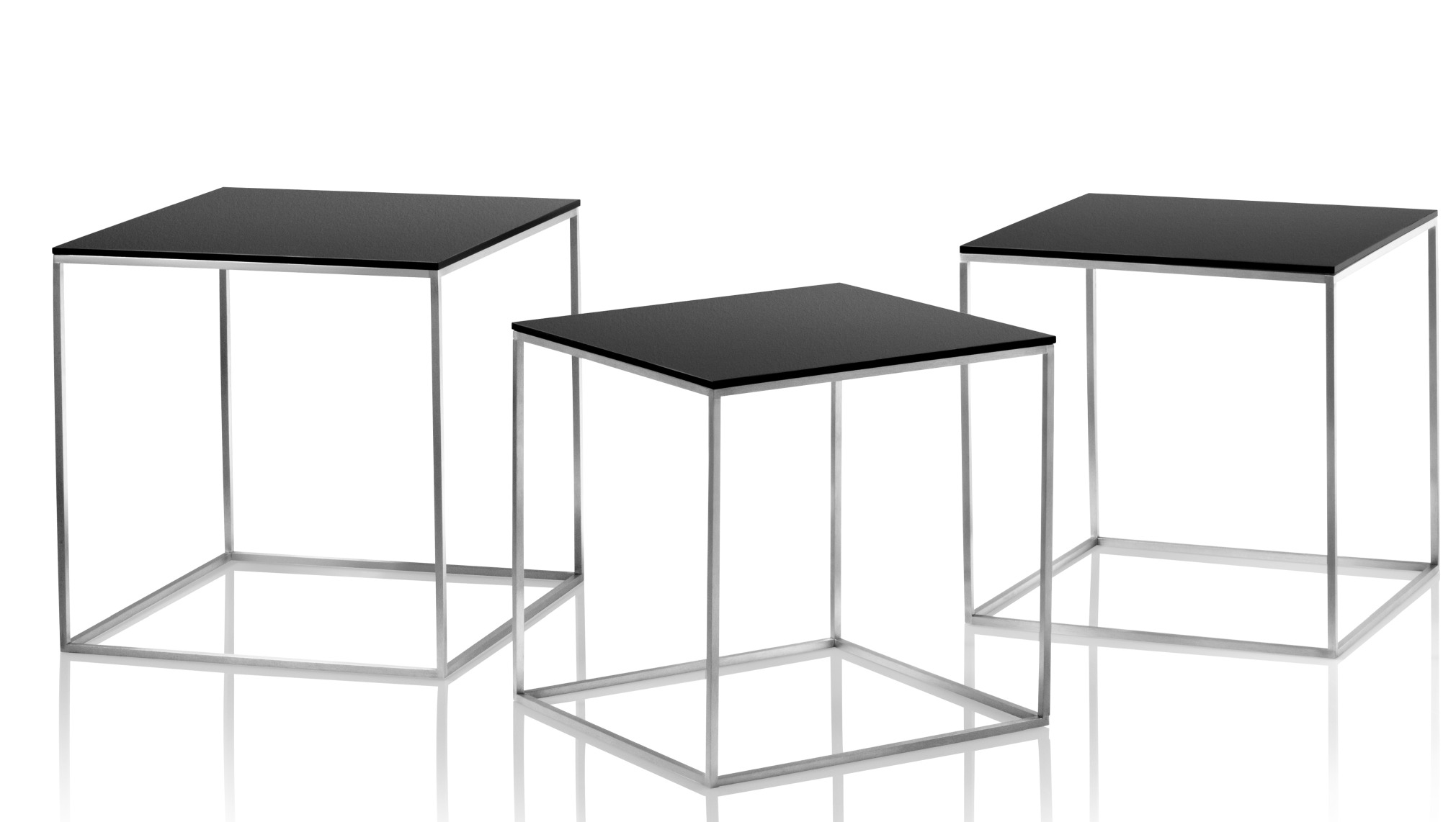 PK 71 Satztisch Set von Fritz Hansen mit schwarzen Tischplatten und Stahlgestell.