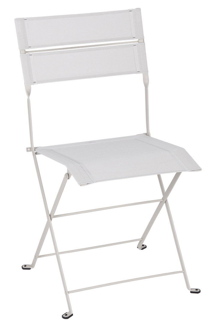 Latitude Stuhl von Fermob, Outdoor-Klappstuhl aus Metall in Weiß, für Garten und Balkon.