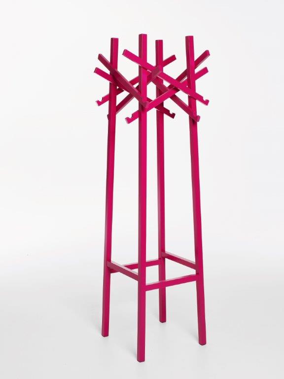 Pinke Nest Standgarderobe von Karl Andersson, moderne Holzgarderobe mit Haken für Jacken und Mäntel.
