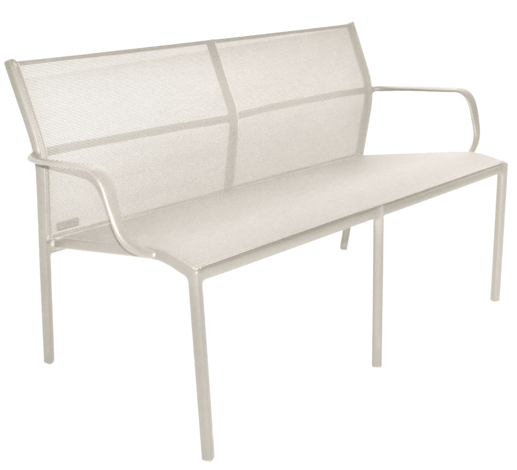 Cadiz 2-Sitzer Bank von Fermob für den Außenbereich, modernes Design in hellem Beige.