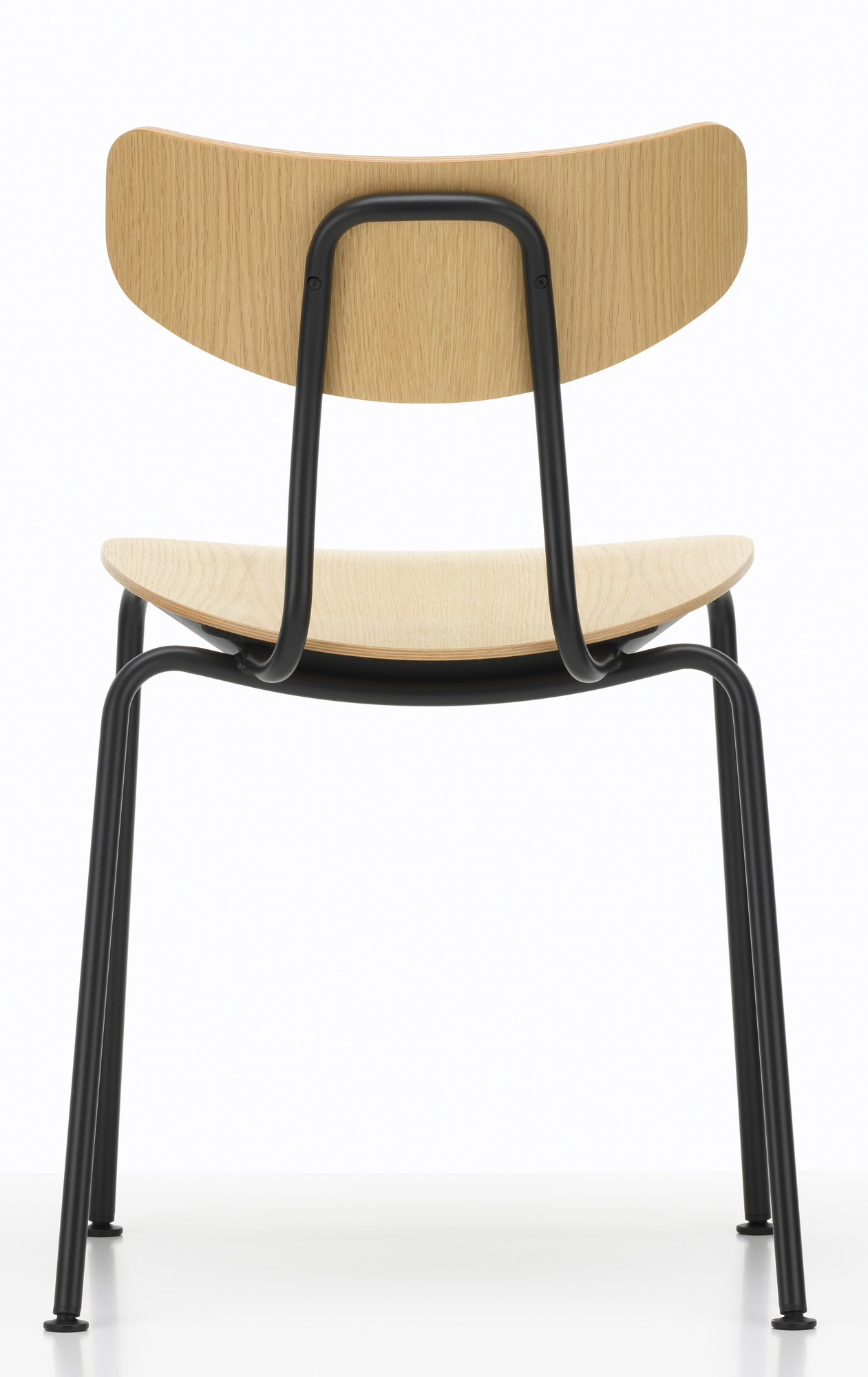 Rückansicht des Moca Stuhls von Vitra mit hellem Holz und schwarzem Metallgestell.