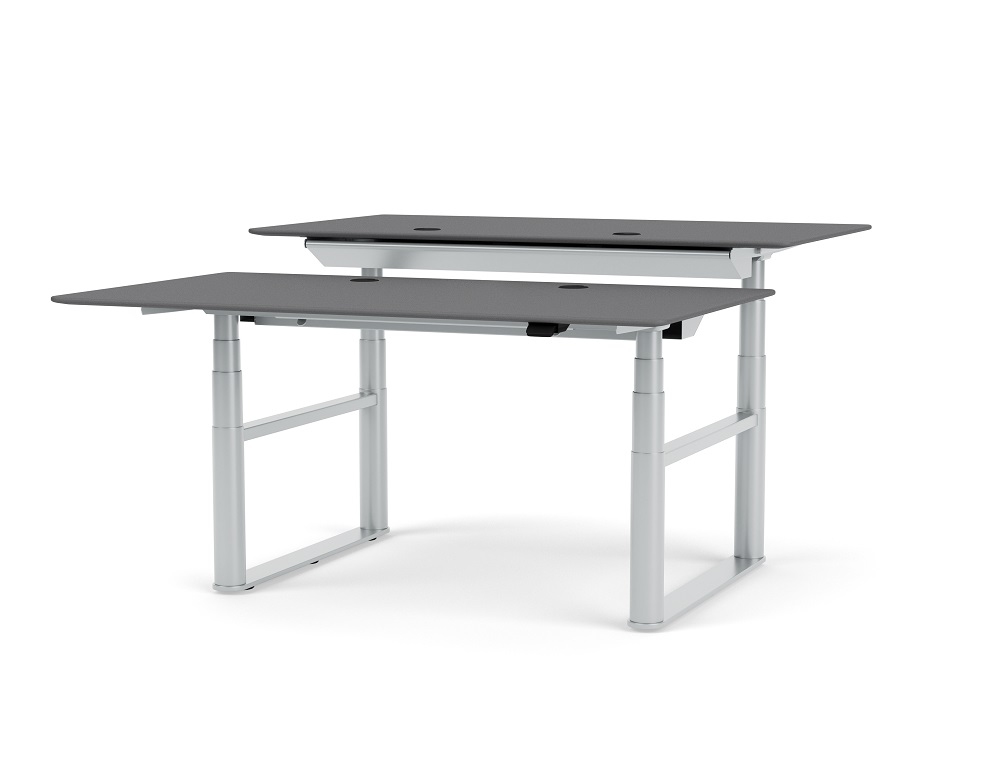 Grauer HiLow Double Arbeitstisch von Montana, höhenverstellbar, mit zwei Ebenen und Kabelführung.