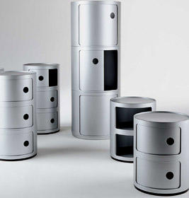Silberne Componibili Module von Kartell: Runde Aufbewahrungselemente, Nachttische und Beistelltische für modernes Wohnen.