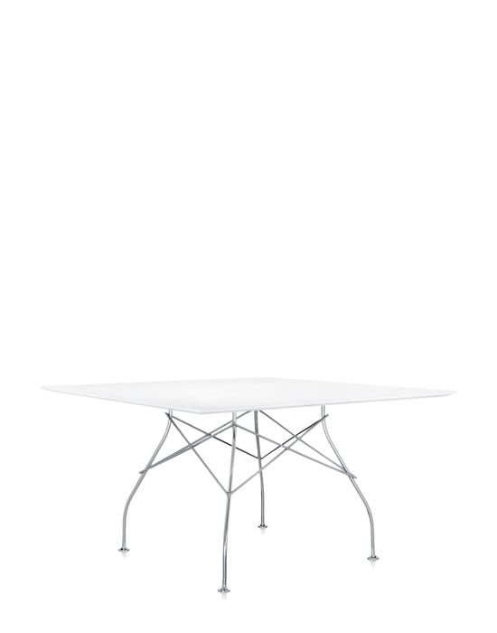 Weißer, quadratischer Glossy Tisch von Kartell mit filigranem, verchromtem Stahlgestell für Esszimmer und Wohnbereich.
