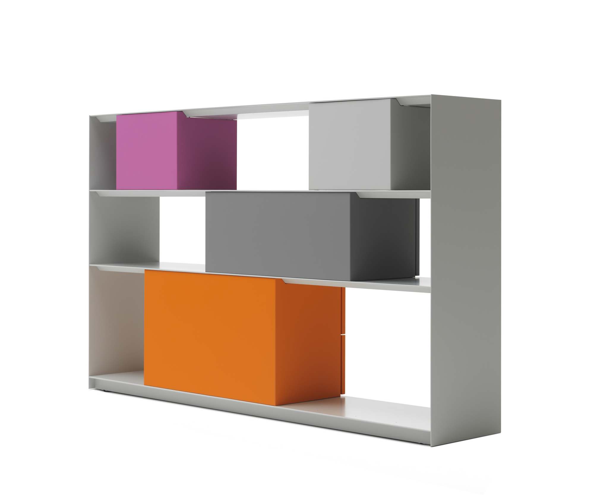 Müller Möbelfabrikation Stack Sideboard-System: Modernes Regal mit farbigen Einschüben in Orange, Grau und Pink.