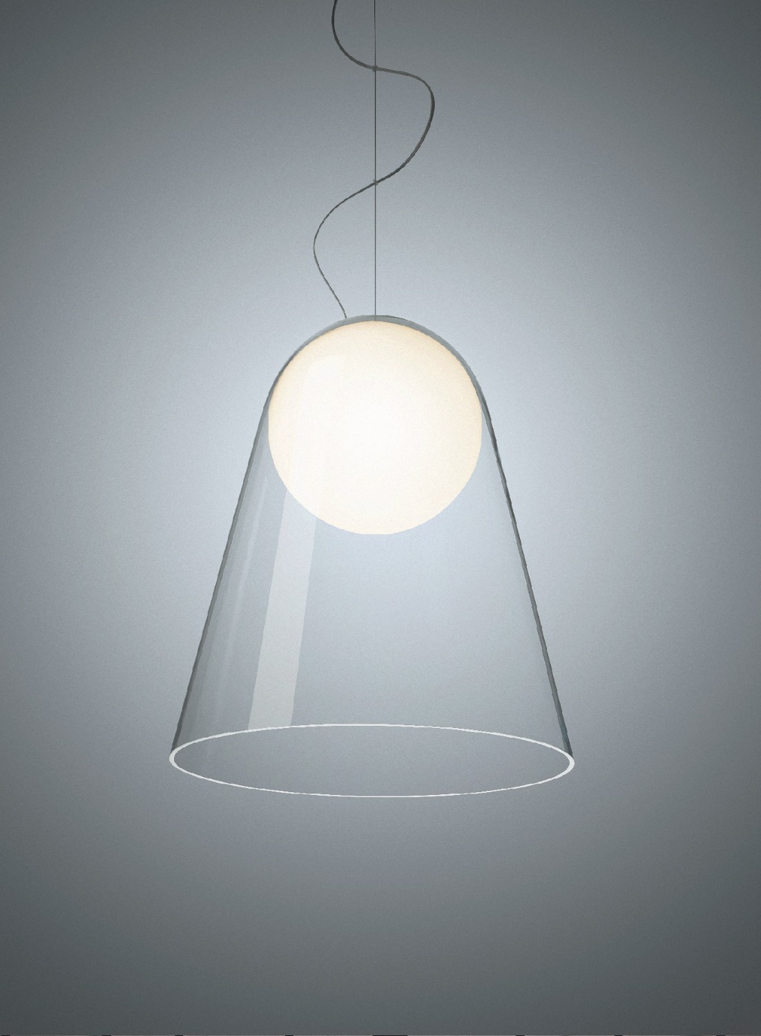 Satellight Pendelleuchte von Foscarini: Moderne Hängelampe mit transparentem Schirm und leuchtender Kugel.