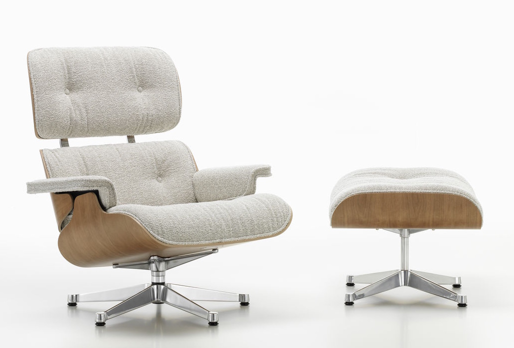 Eames Lounge Chair & Ottoman Sessel VORZUGSKOMBINATION Nubia, cream sand, poliert, Kirschbaum