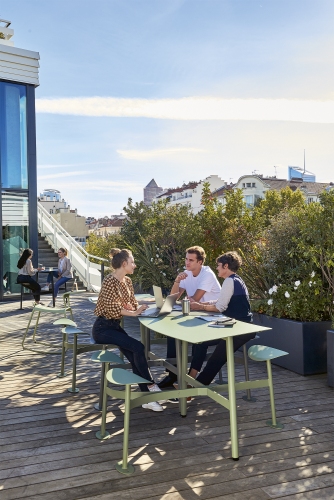 Bolder 3-Sitzer-Tisch mit Sitzflächen Outdoor Fermob MÄNGELEXEMPLAR