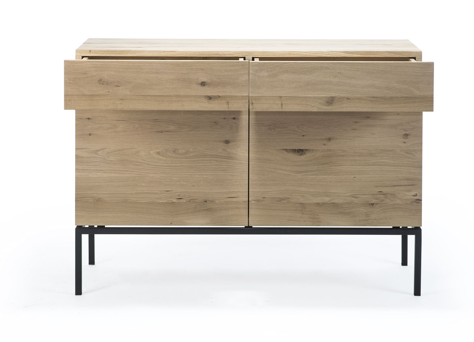 Ligna Anrichte aus Eiche mit schwarzen Beinen von Ethnicraft, Schublade geöffnet, modernes Design.