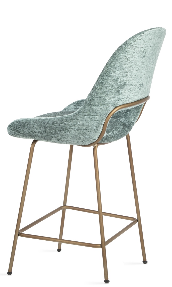 Theia Kitchen Armchair Barstool von Freifrau Manufaktur, niedriger Barhocker mit mintgrünem Samtbezug und goldenem Metallgestell.