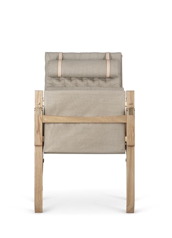 Rückansicht: FK10 Plico Chair Sessel von Carl Hansen & Søn, Weißöl Eiche, Textilbezug.