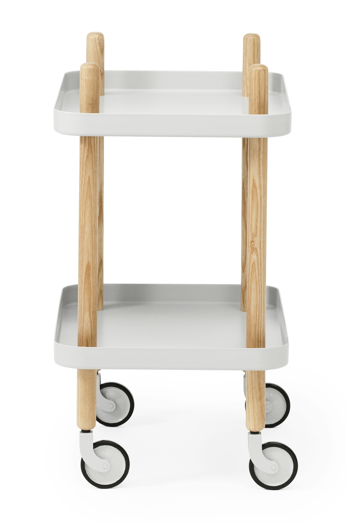 Normann Copenhagen Block Table Servierwagen in Hellgrau mit zwei Ablageflächen und Holzbeinen.
