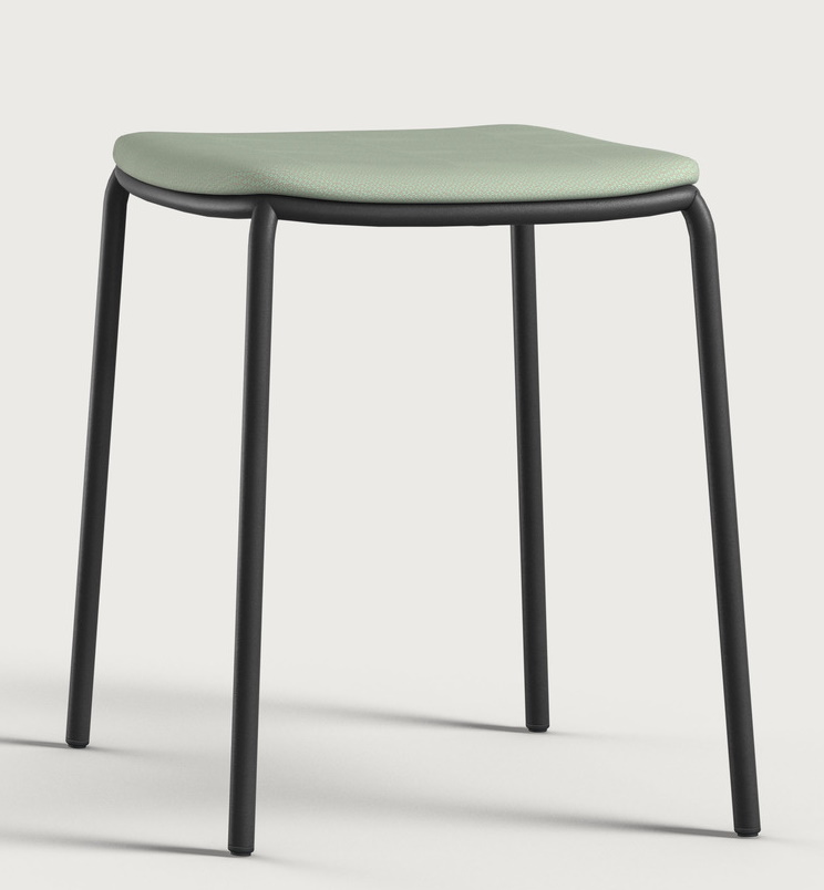 Nate Hocker von Brunner: Moderner Hocker mit grünem Sitzpolster und schwarzem Metallgestell.