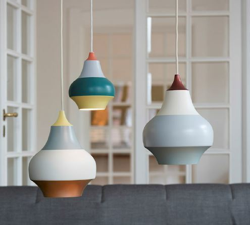 Drei farbenfrohe Louis Poulsen Cirque Pendelleuchten, moderne Hängelampen für Wohnzimmer und Esszimmer.