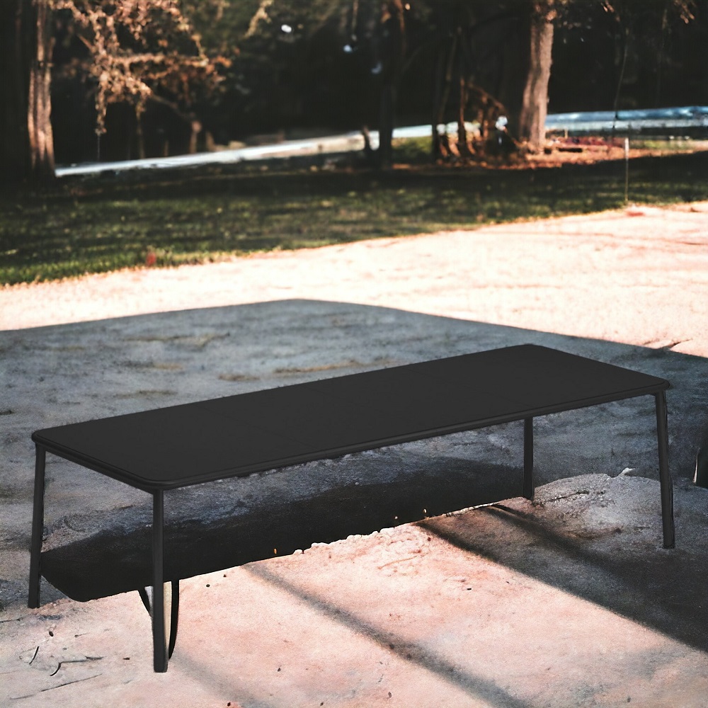 Schwarzer, rechteckiger und ausziehbarer Yard Tisch von emu für den Garten oder die Terrasse.