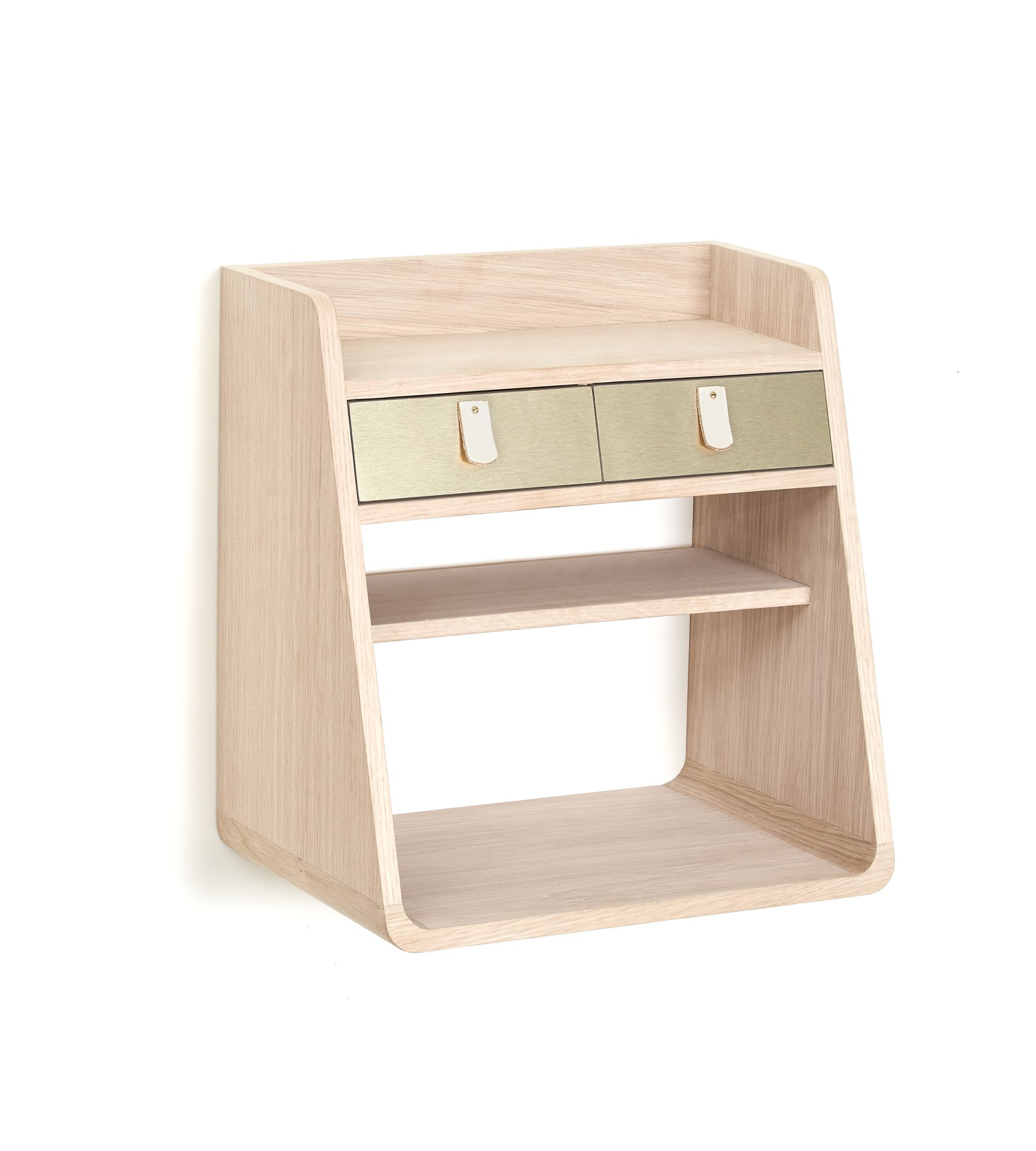 Suzon Wandschrank von Hartô: Moderner Eiche-Wandschrank mit zwei Messing-Schubladen und offenen Regalfächern.