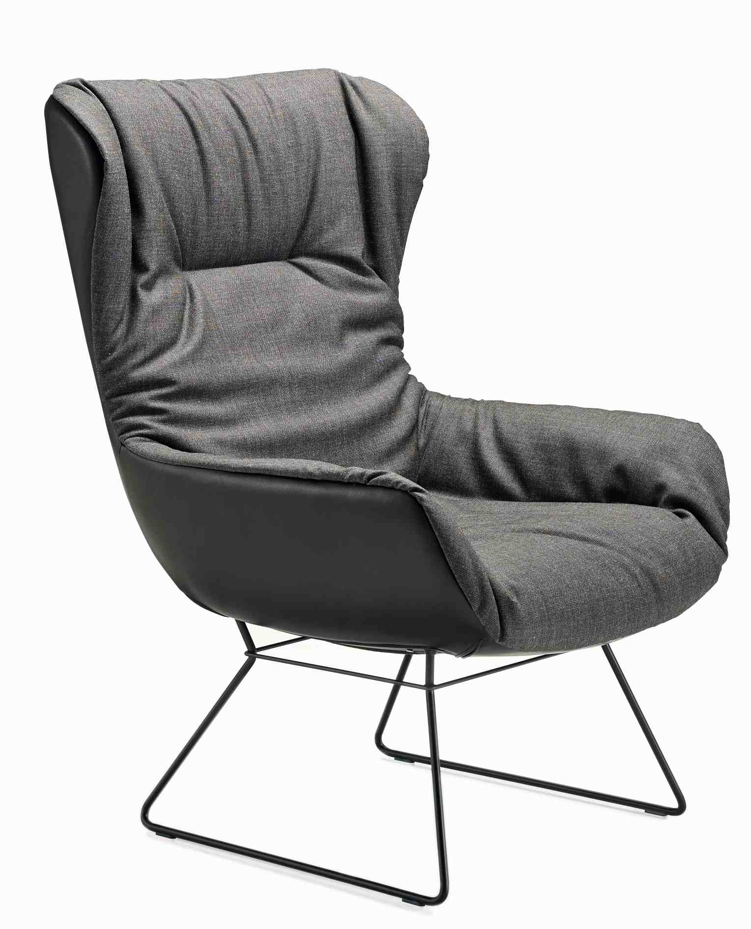 Grauer Leya Ohrensessel mit Stoffbezug und schwarzem Metallgestell, moderner Sessel für Wohnzimmer.