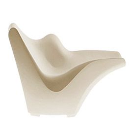 Beige TOKYO-POP Liege von Driade, modernes Design Gartenliege für den Außenbereich und Innenbereich.