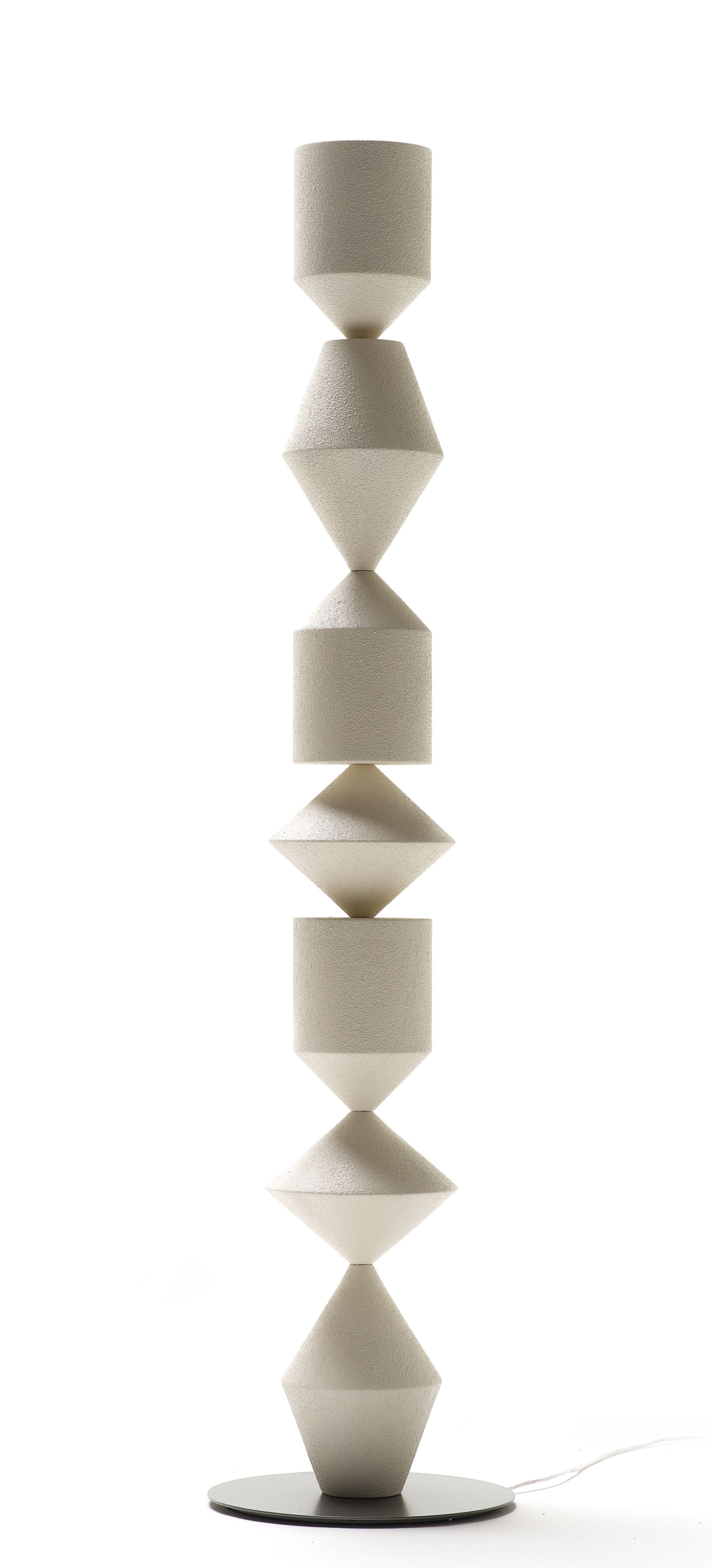 Costantina Stehlampe von Mogg: Moderne Stehleuchte aus geometrischen Formen in Weiß.