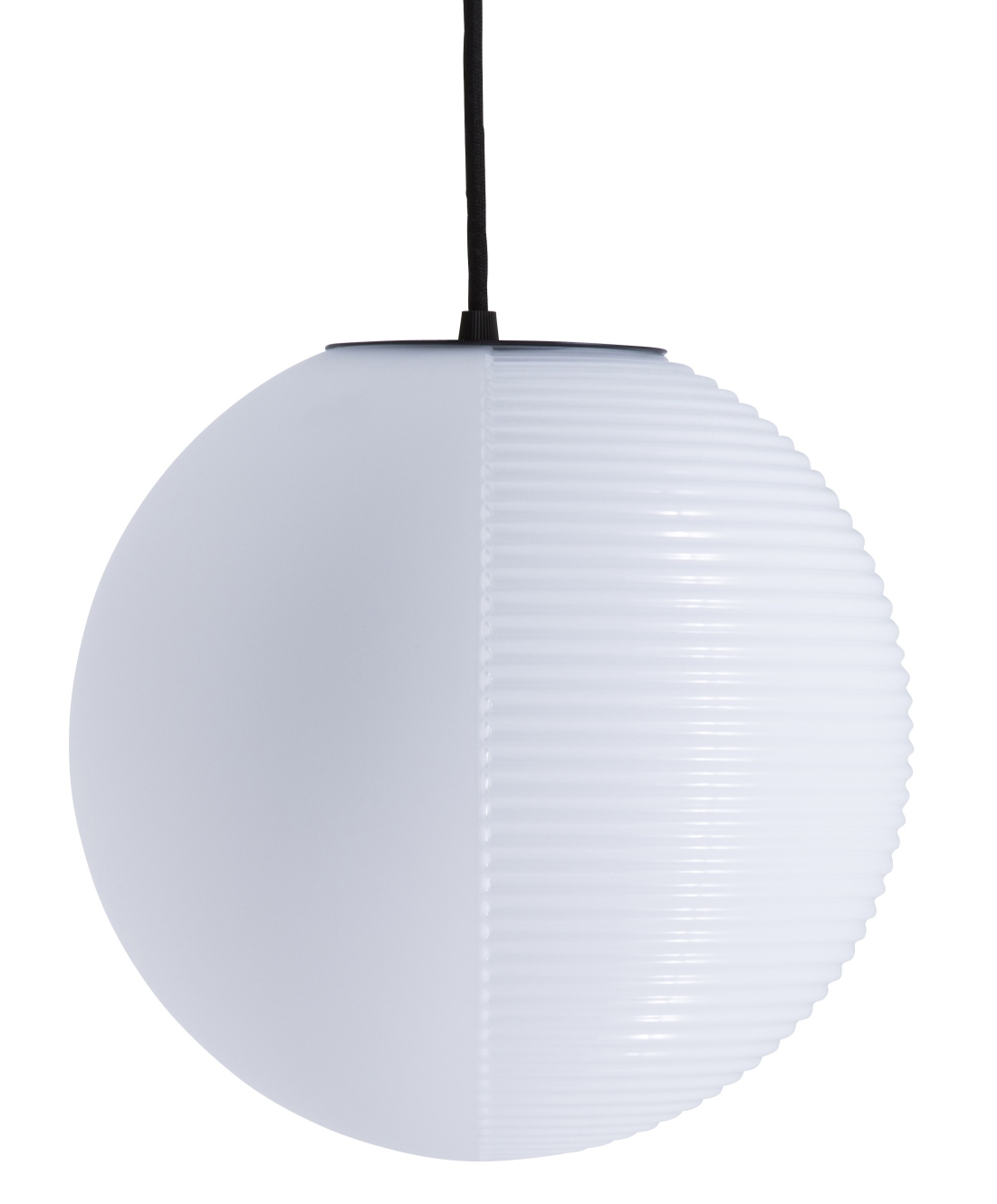 Weiße Stellar Pendelleuchte von Pulpo, halbkugelförmig mit gerippter Oberfläche, moderne Innenbeleuchtung.