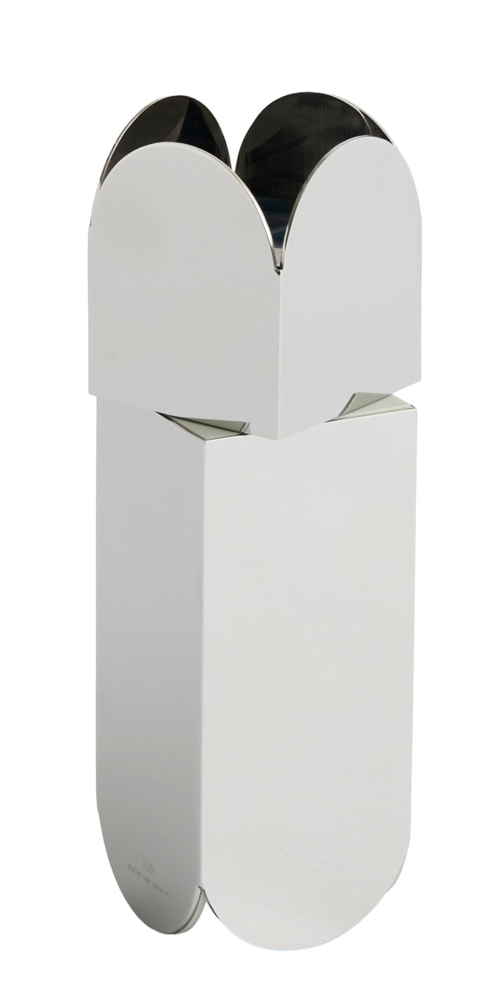 Silberne Arcs Salz- und Pfeffermühle von Hay im Spiegel-Design, moderne Küchenaccessoires für stilvolles Würzen.