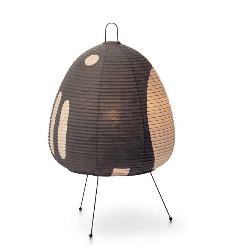Akari Tischleuchte 1AG von Vitra: Schwarze Papierlampe mit drei filigranen Beinen. Japanisches Design.