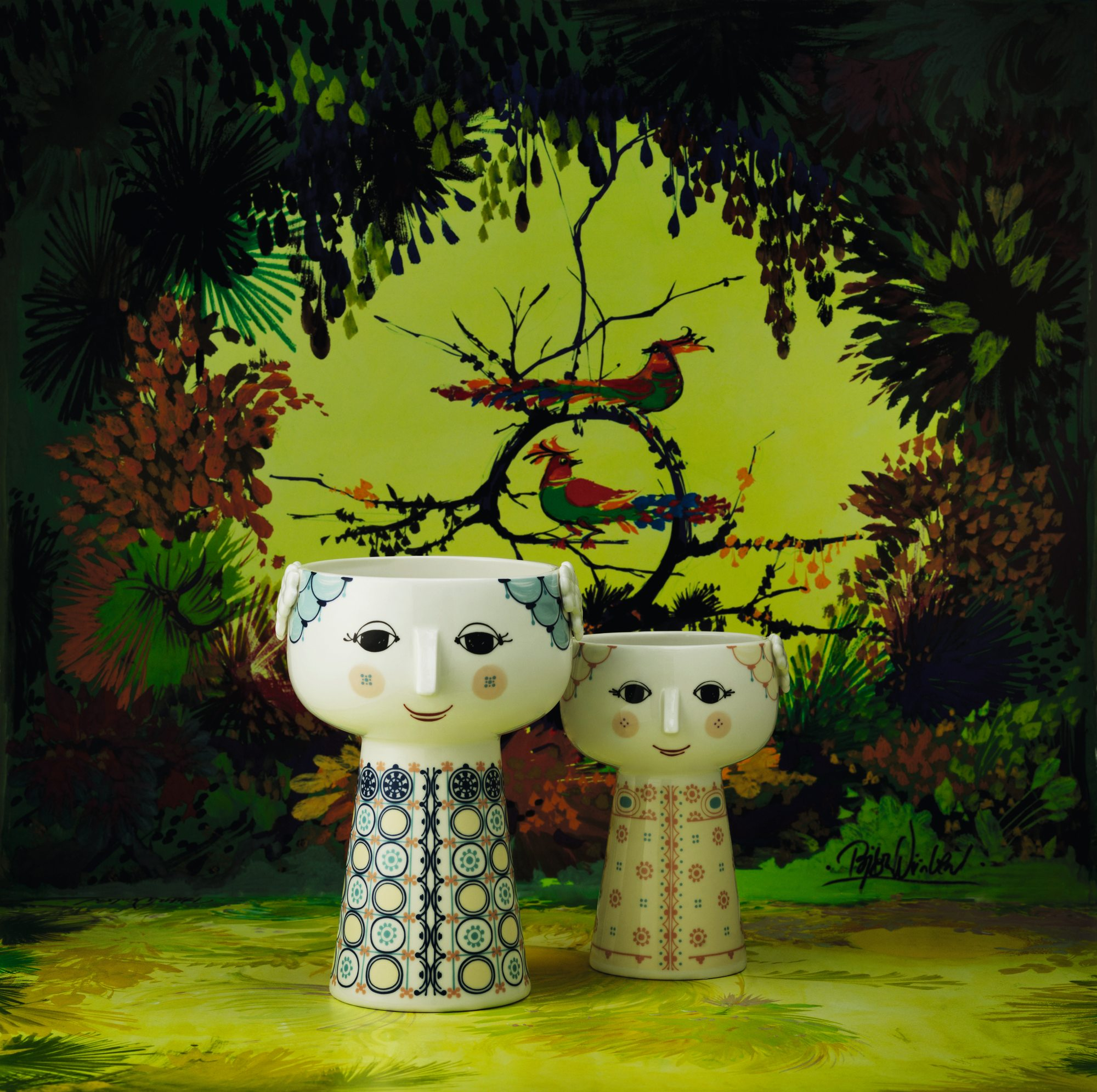 Zwei gelbe Bjorn Wiinblad Eva Vasen, Keramik mit Gesicht, dekoratives Wohnaccessoire im Retro-Stil.