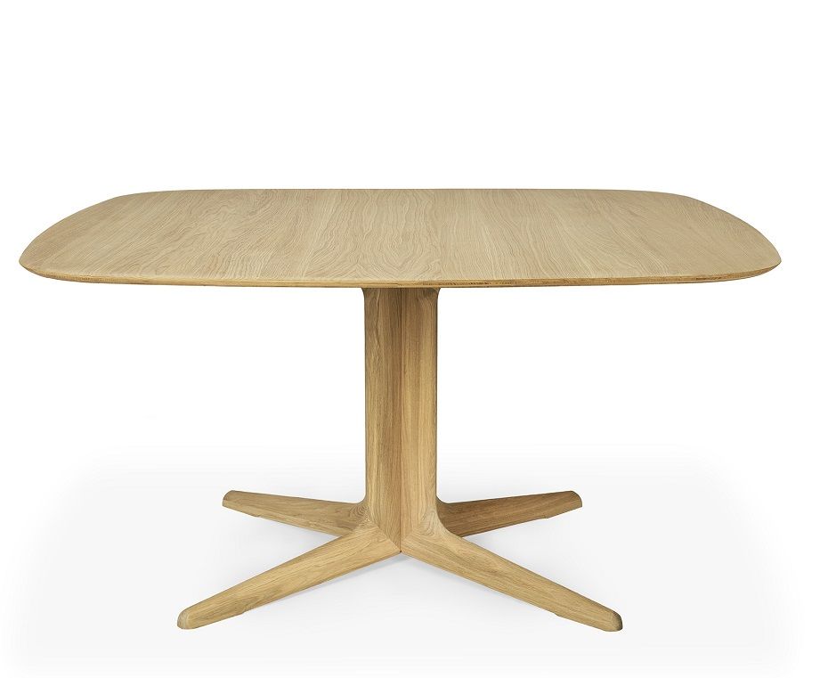 Quadratischer Corto Esstisch von Ethnicraft aus hellem, massivem Eichenholz mit zentralem Standfuß.