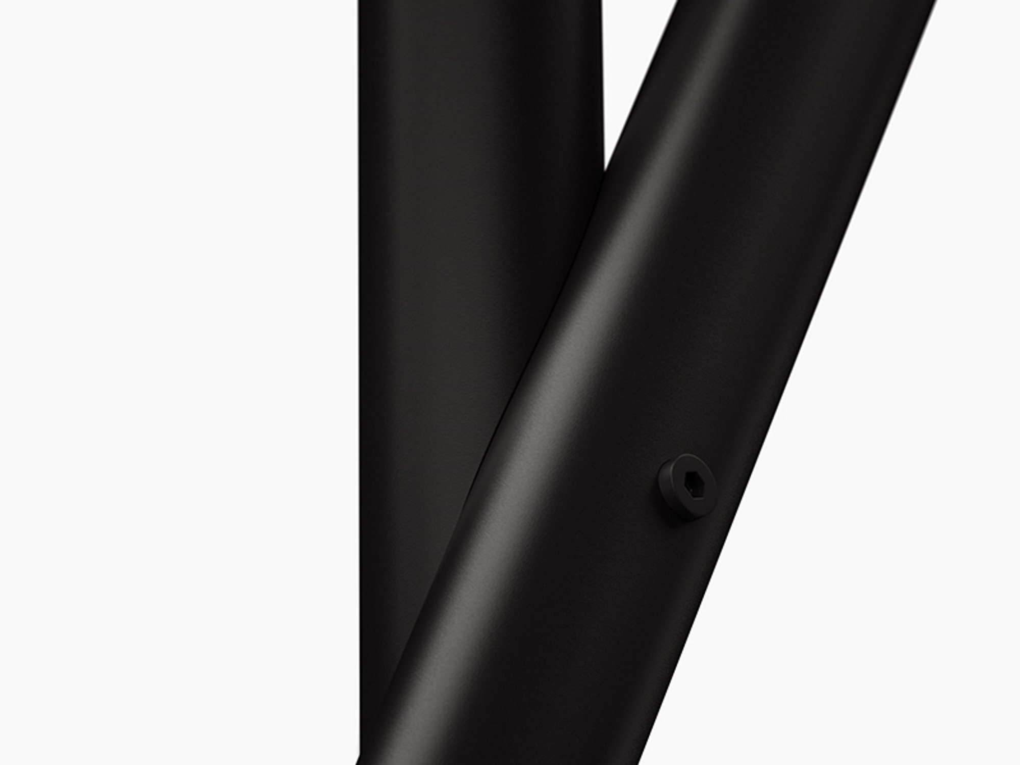 Detailaufnahme der schwarzen Hash Garderobe von New Tendency, Fokus auf Verbindungselement und minimalistisches Design.