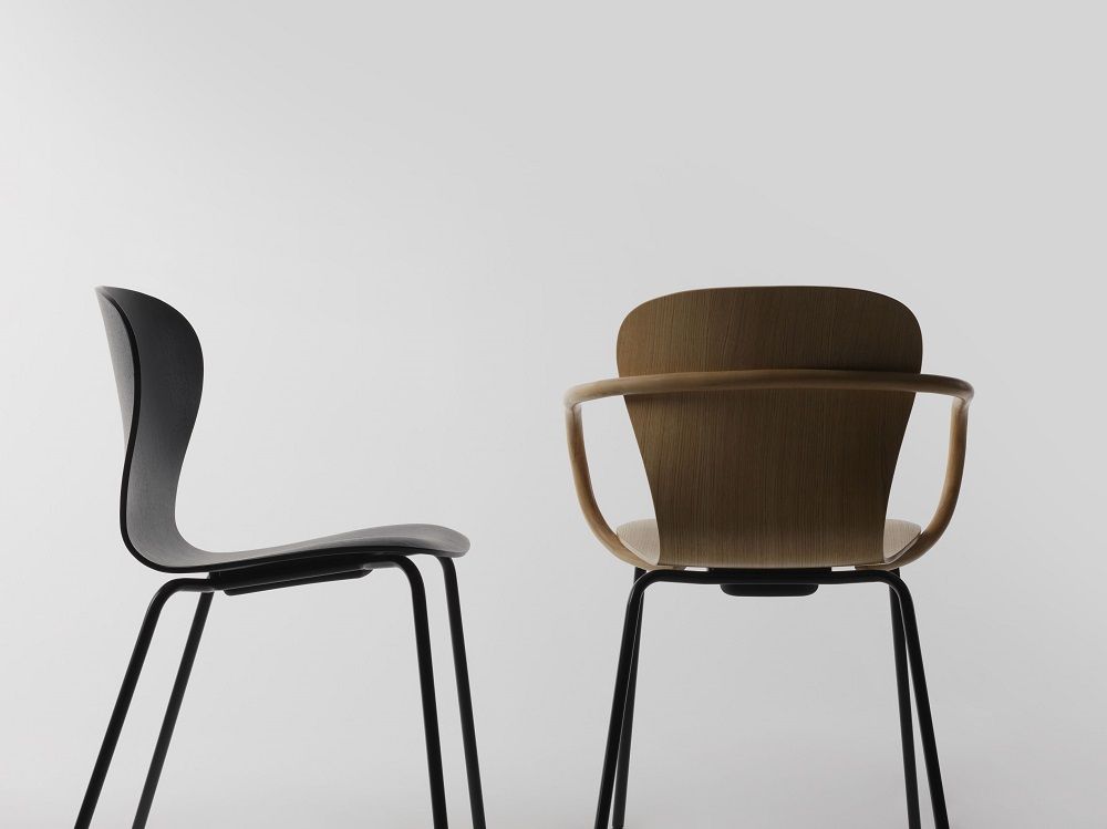 S 220 F Formholzstuhl / Stuhl mit Armlehne Thonet