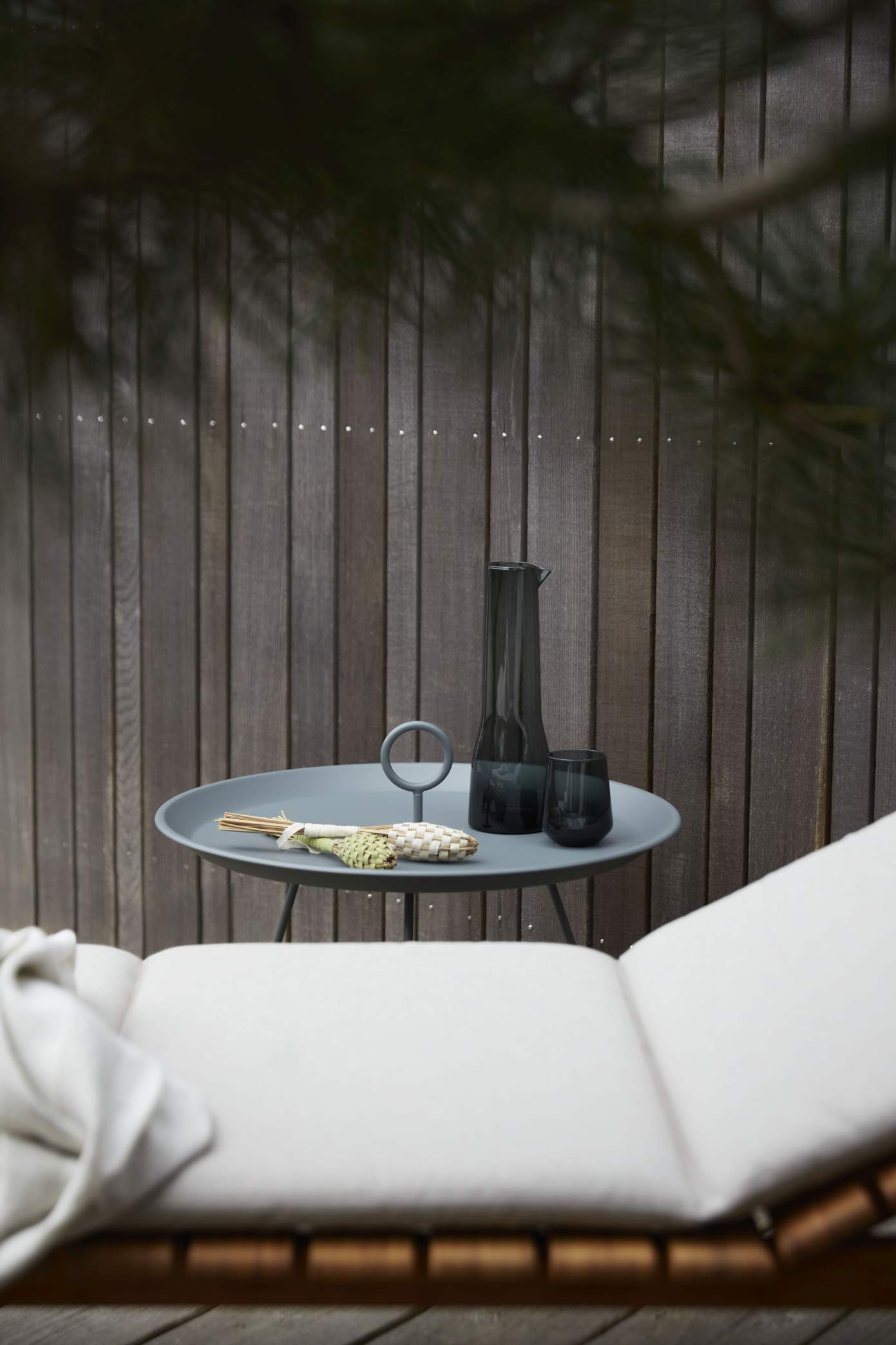 Molo Outdoor Kissen für Houe Sonnenliege, bequeme Gartenmöbel mit stilvollem Outdoor-Design.