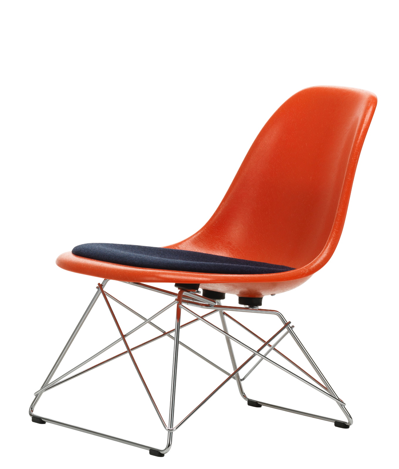 Oranger Eames Plastic Side Chair mit Sitzpolster und verchromtem Drahtgestell von Vitra.