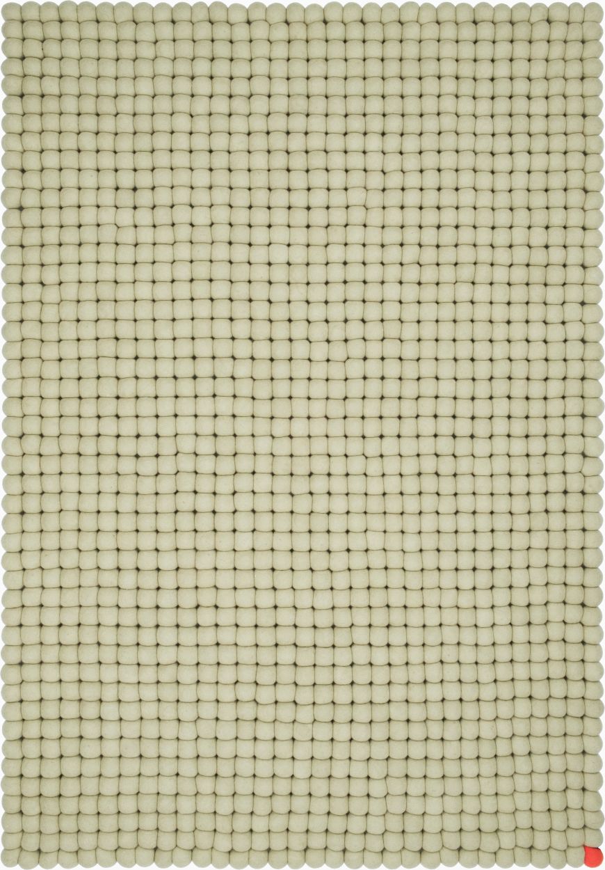 Rechteckiger Filzteppich "Big One" in Grünbeige, 140x200 cm, aus Filzkugeln für Wohnzimmer und Schlafzimmer.