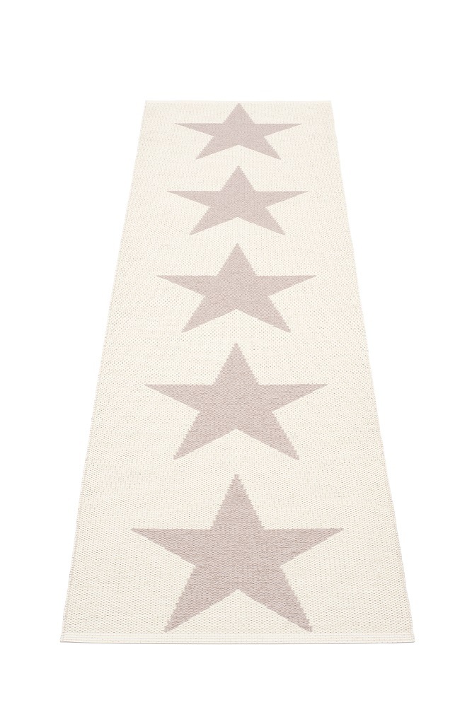 Viggo One Pappelina Kunststoffteppich, 70x250 cm, Farbe Pale rosa mit großen, hellrosa Sternen auf beigem Grund.