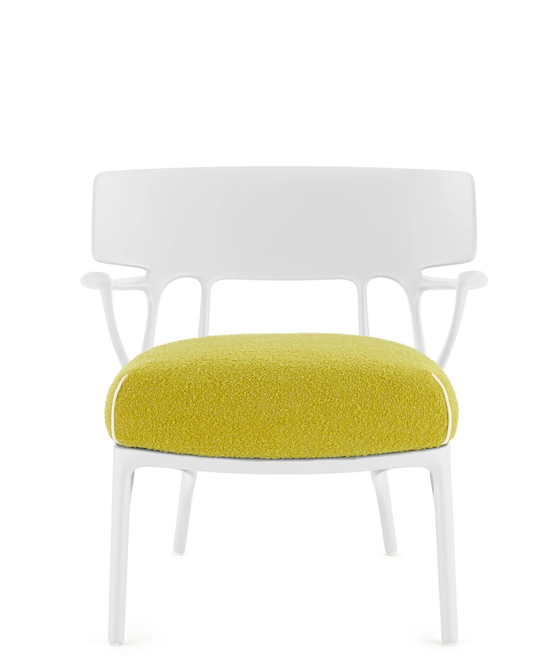 Weißer A.I. Lounge Sessel von Kartell mit grünem, gepolstertem Sitzkissen. Moderner Design Sessel für Wohnzimmer.