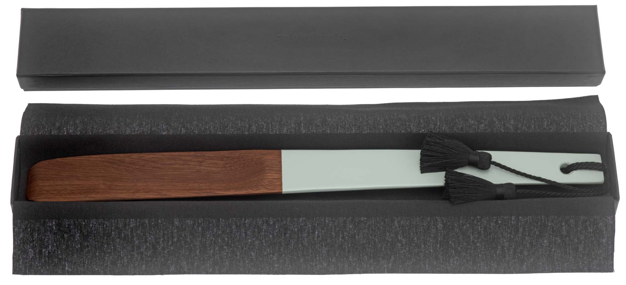 Schönbuch Loafer Schuhlöffel in Geschenkverpackung: Holz und hellgraues Detail mit dekorativen Quasten.