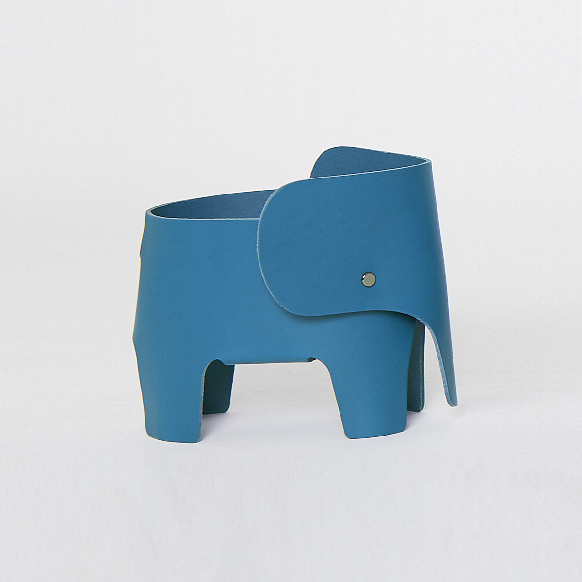 Blaue Elephant Tischleuchte von EO Denmark: Moderne Akkuleuchte in Elefantenform für Kinderzimmer.