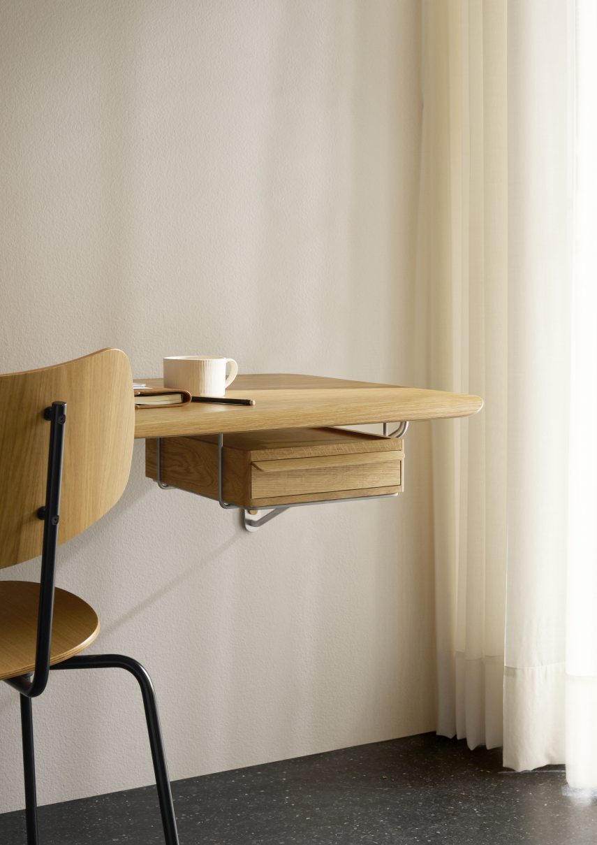 AB019 Wandschreibtisch von Carl Hansen & Søn aus Eiche mit Schublade und Stuhl.