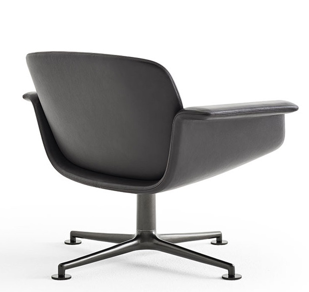 Rückansicht des KN01 Lounge Sessel von Knoll International mit schwarzem Lederbezug.