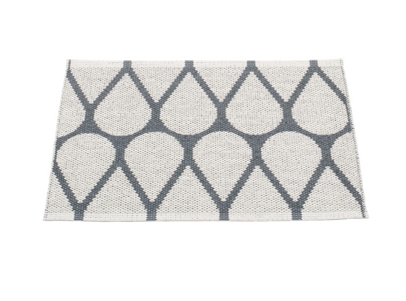 Otis Teppich von Pappelina, 70x50 cm, mit grau-weißem Tropfenmuster, ideal als Küchenteppich oder Badteppich.