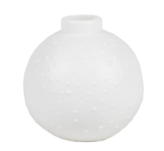 Weiße, kugelförmige Räder Vase aus dem Living Wunderkugel Vasenset mit feiner Punktstruktur.