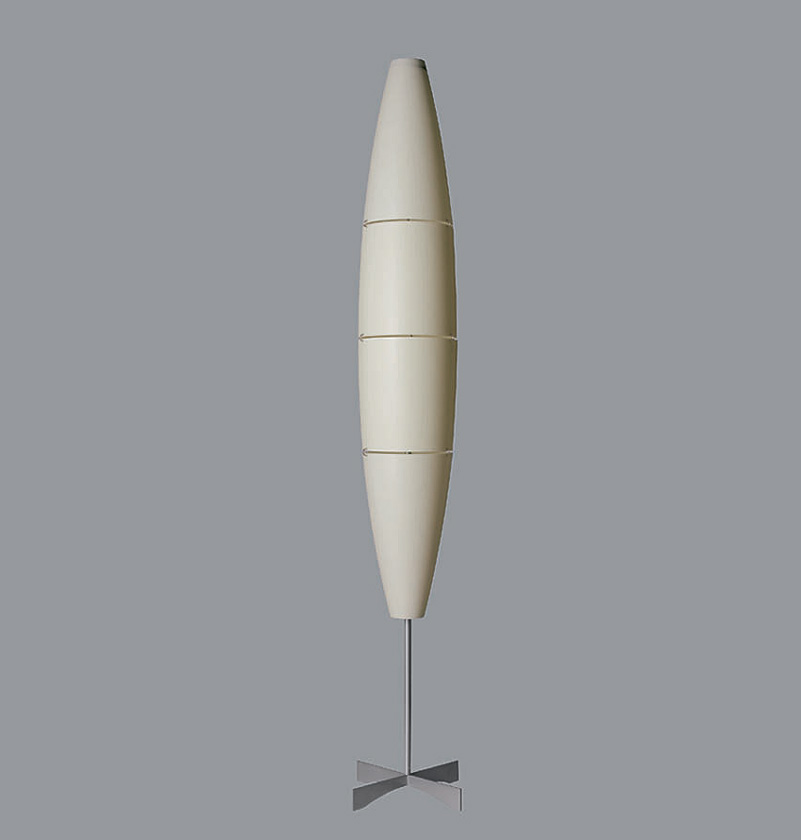 Helle Havana Stehleuchte von Foscarini mit modernem Design und Metallfuß.