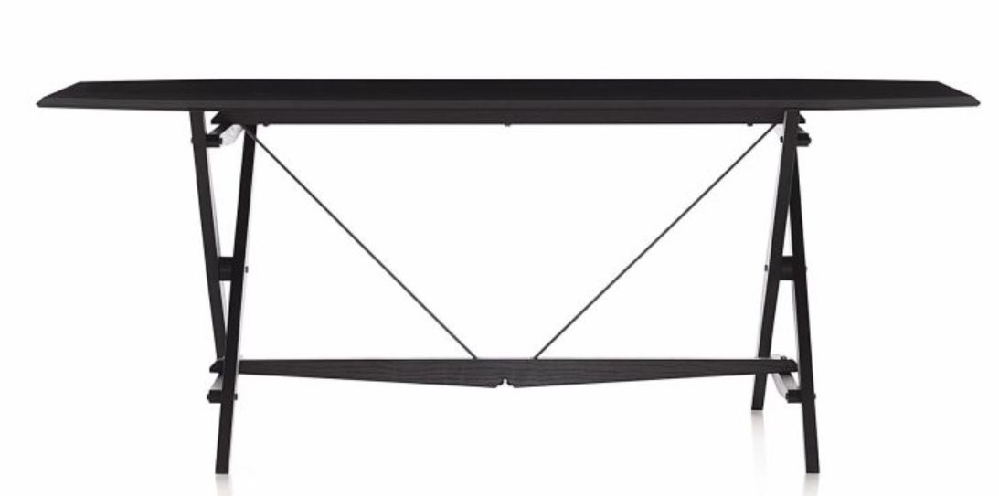 Schwarzer Cavalletto Esstisch von Cassina mit minimalistischem Design und Holzgestell. Moderner Küchentisch.