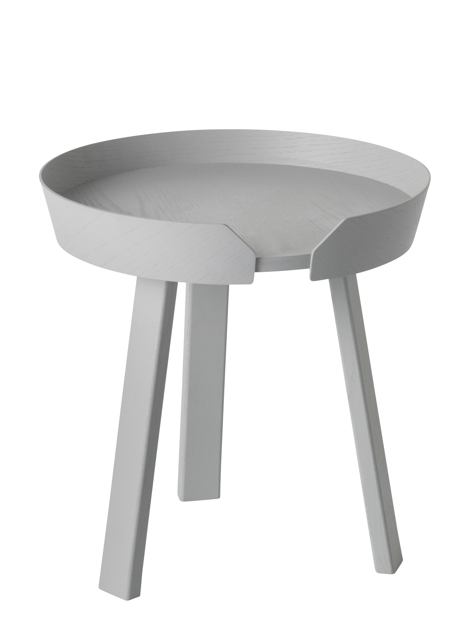 Grauer Around Coffee Table Beistelltisch von Muuto mit runder Tischplatte und drei Beinen.