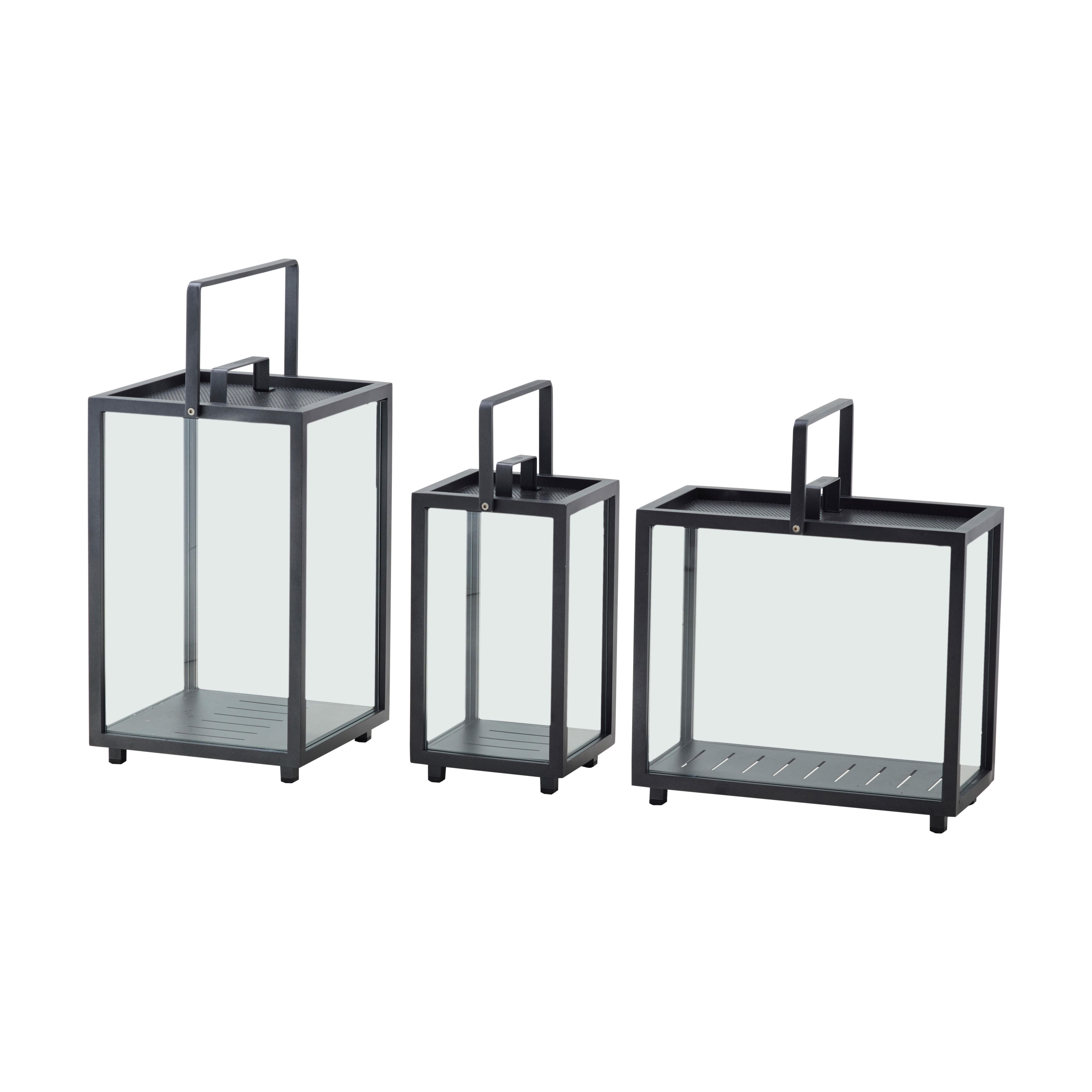 Drei Cane-Line Lighthouse Laternen aus Aluminium und Glas in verschiedenen Größen.