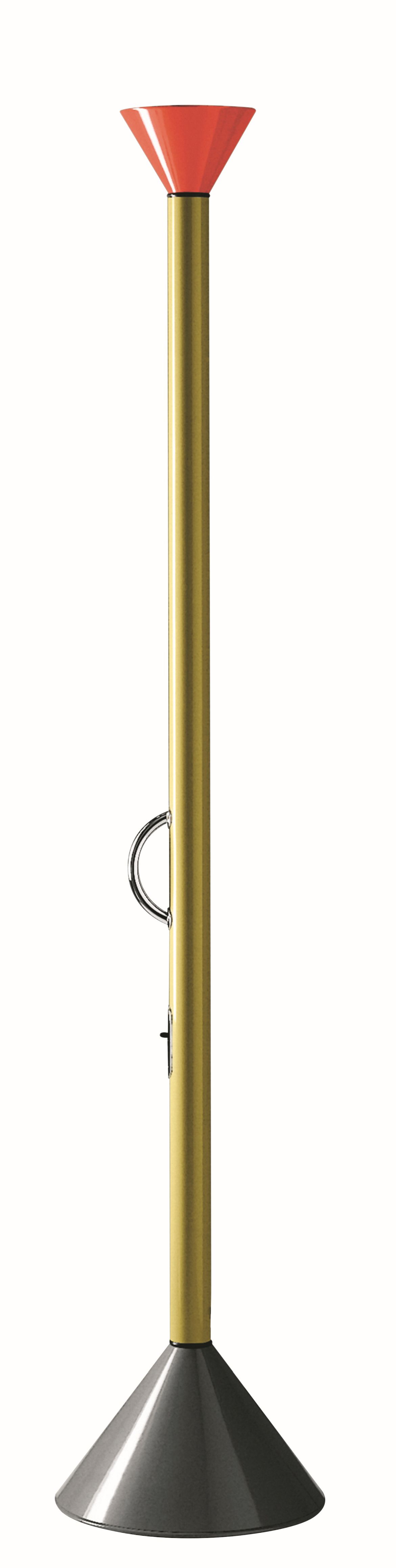 Callimaco Stehleuchte von Artemide: Mehrfarbige LED-Lampe mit Messing-Säule und kegelförmigem Lampenschirm.