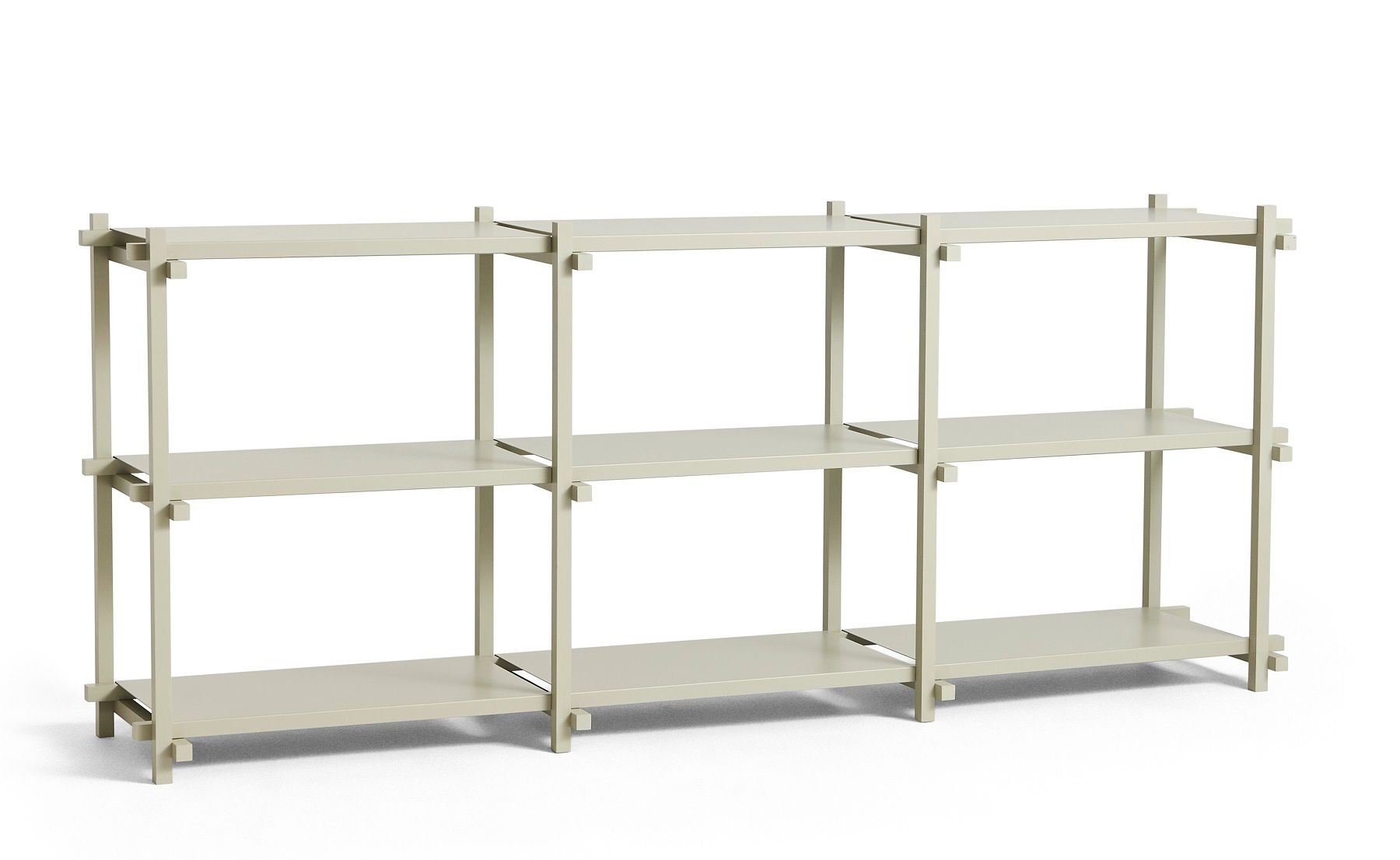 Helles, modulares Hay Regal "Woody Low" mit drei Fächern, ideal für Wohnzimmer und Büro.