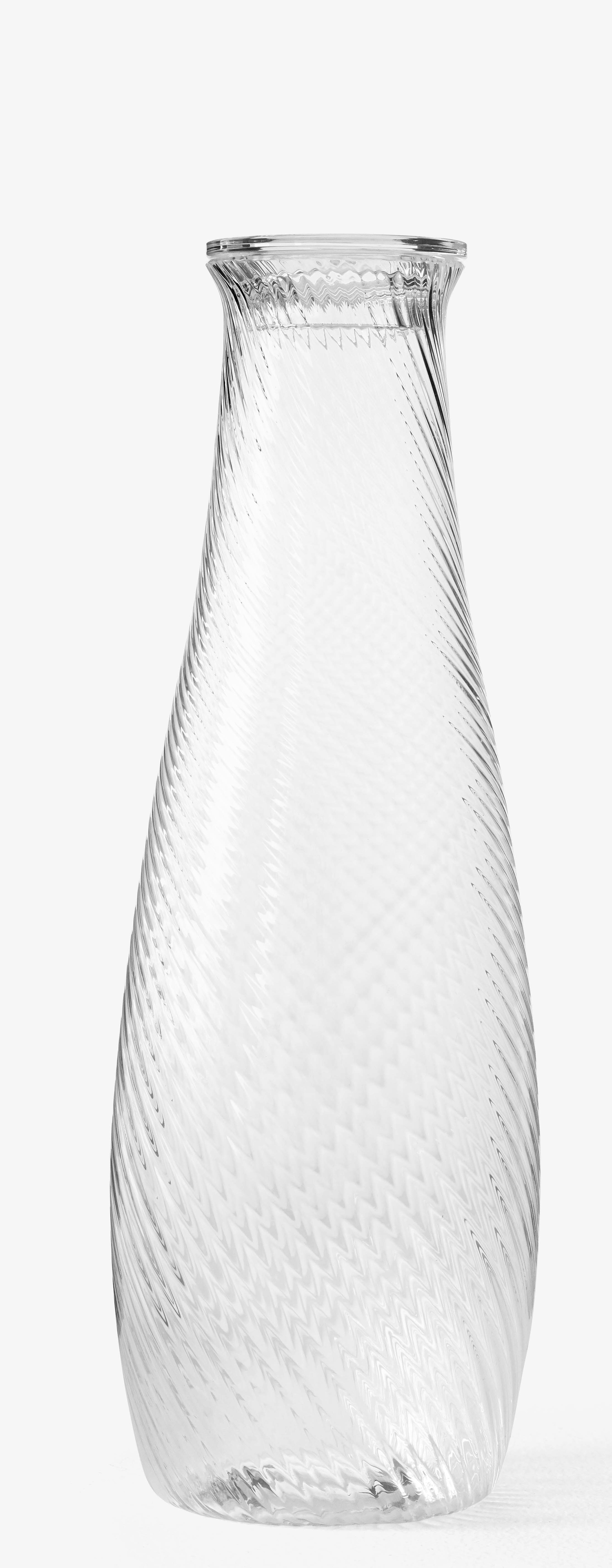 Klarglas Karaffe mit gedrehtem Muster, AndTradition SC62-SC63, elegante Wasserkaraffe für Tischdekoration.