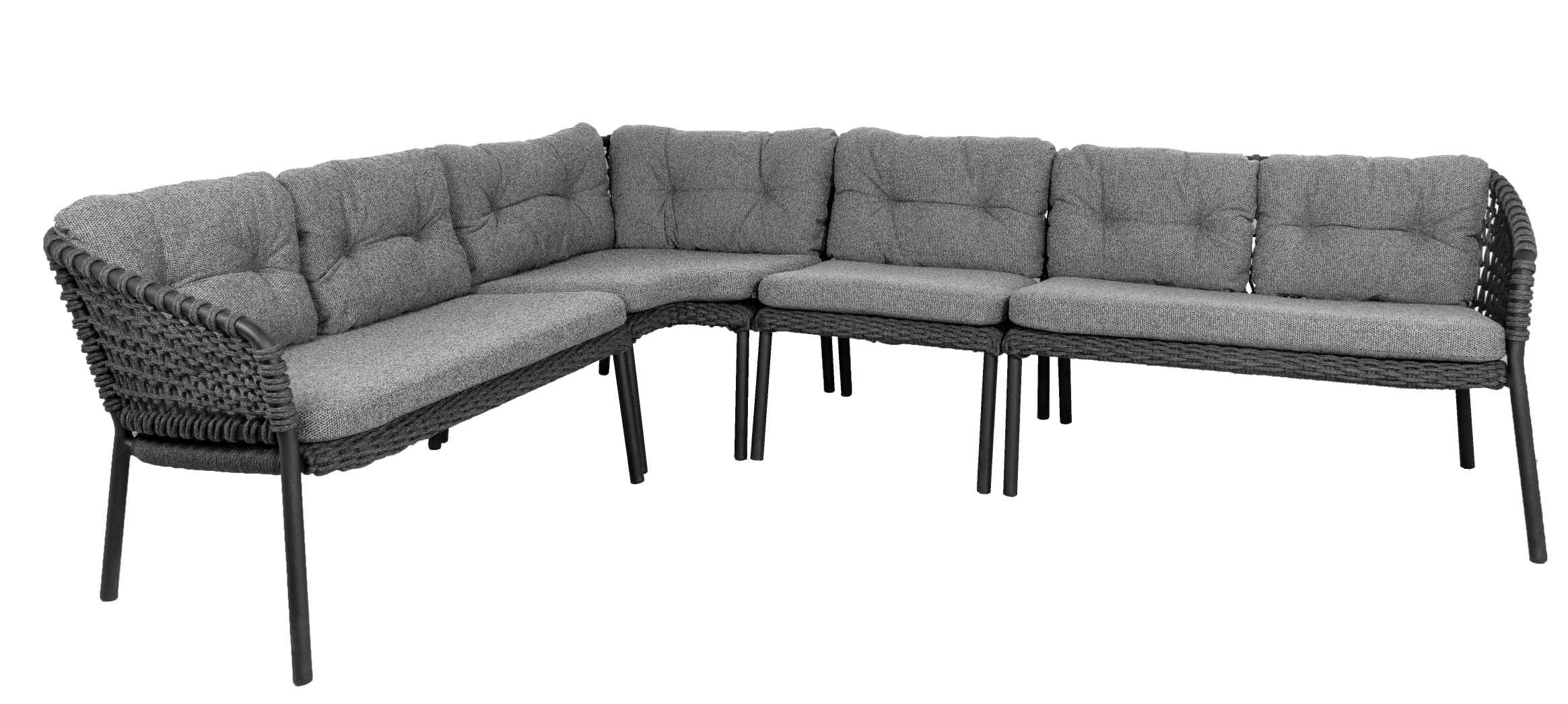 Ocean Eckmodul Sofa von Cane-Line für den Außenbereich mit grauen Polstern. Rattan Gartenmöbel.
